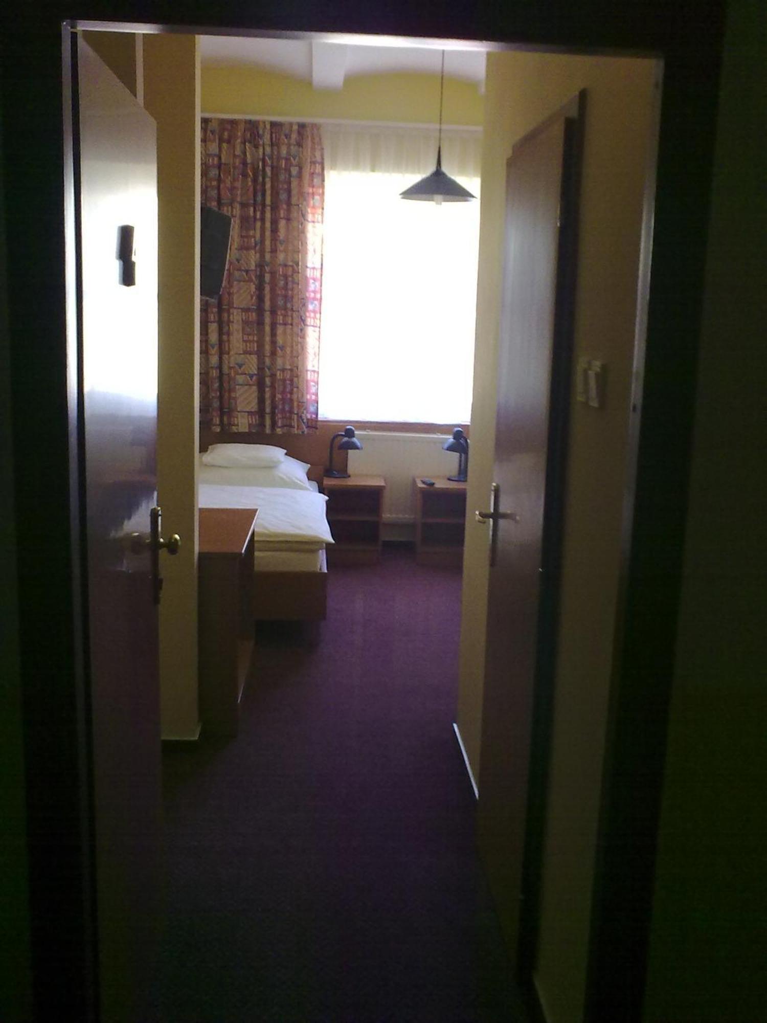Thelena Hotel